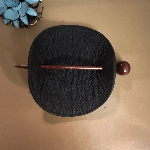 🦋 NWT Leather Hand tooled Hair Accessory - Picture 4 of 6